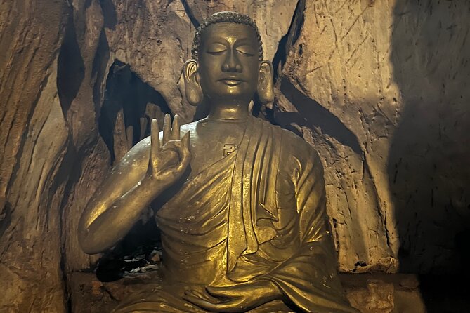 Marble mountain and Linh Ung temple from Da Nang/ Hoi An (4 hour) - My Khe Beach ride and the sculpture workshop stop