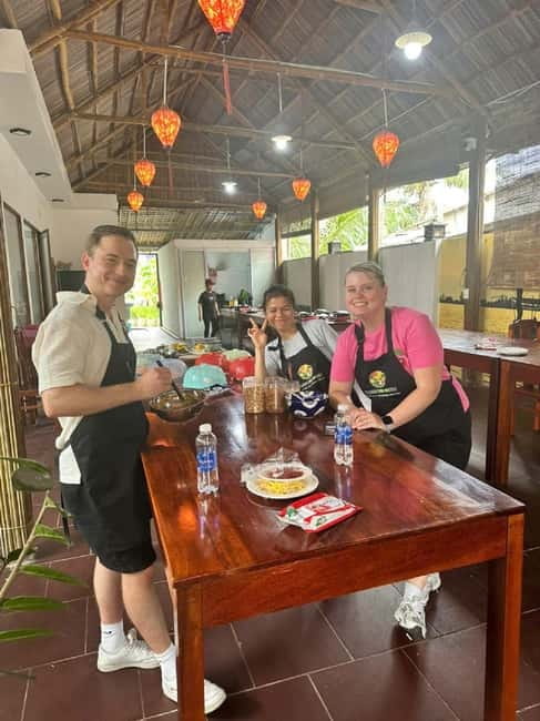 Market Tour, Basket Boat Ride & Cooking Class by Hangcoconut - A smooth Vietnamese day: market, basket boat, then cooking class