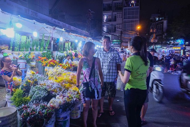Morning Saigon Unseen+Street Food Tour with Ao Dai Riders Option - Nguyen Thien Thu Thuat Street: seeing old apartment life