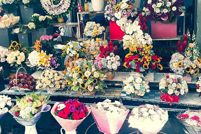 Morning Saigon Unseen+Street Food Tour with Ao Dai Riders Option - Ba Thien Hau Temple in District 5: Chinese heritage, around 1760