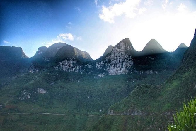 Motorbike 4 Days Ha Giang Loop Tours - Day 2: Quan Ba Heaven Gate, Happy Road riding, and hemp fabric in Lung Tâm