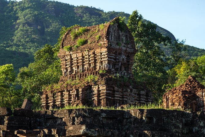 My Son Sanctuary And Hoi An Heritage Full-day Tour - Hoi An Lunch in a Local Spot, Then a Guided Walk Through the Old Trading Port