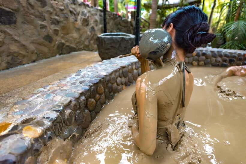 Nha Trang: Coral Reef Snorkeling, Mud Bath & Floating Bar - Lunch by the Sea Views: Seafood, Local Specialties, and a Real Reset