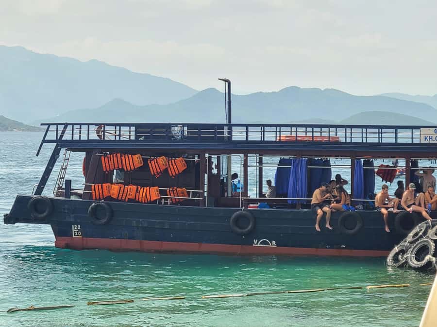 Nha Trang Half Day Snorkeling Trip - Lunch on the boat or seafood restaurant, plus a real rest window