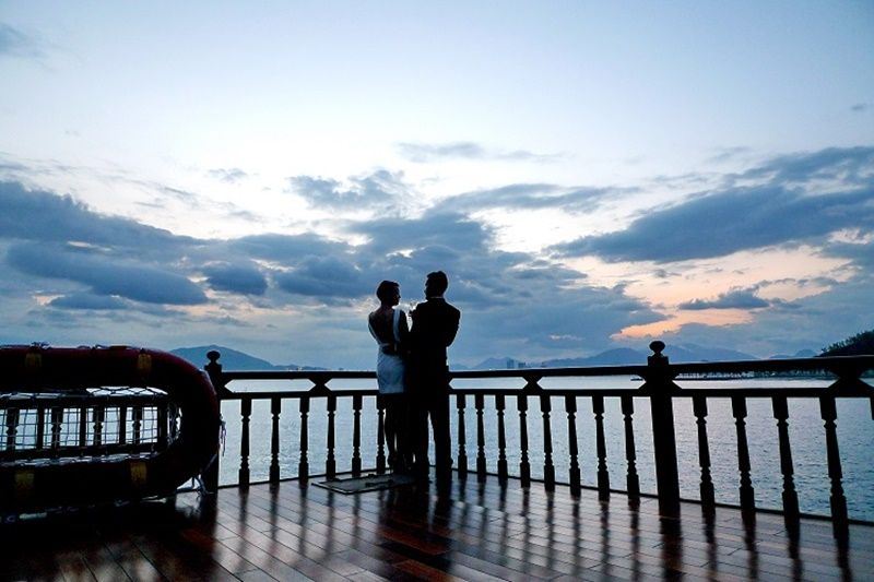 Nha Trang: Romantic Sunset Cocktails and Dinner Cruise - Unlimited Cocktails Plus Live Violin and Guitar on Deck