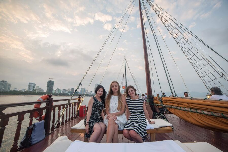 Nha Trang: Romantic Sunset Cocktails and Dinner Cruise - Who This Nha Trang Dinner Cruise Fits Best