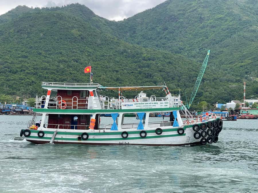 Nha Trang: Snorkeling Tour with BBQ Lunch at Coral Reef - Coral Reef snorkeling in Nha Trang Bay: what the experience feels like