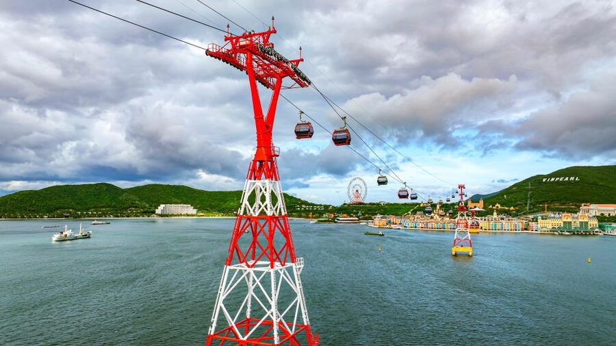 Nha Trang: VinWonders Entry Ticket with Optional Cable Car - Shows and Evening Flow: Don’t Rush Out at 6:00