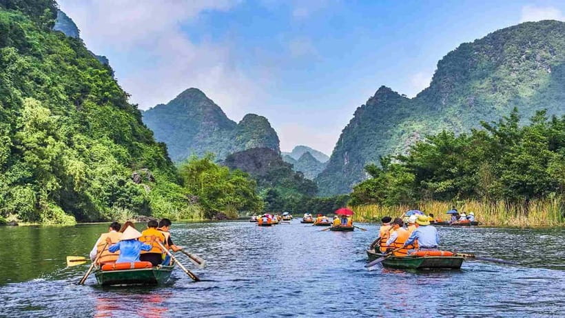 Ninh Binh Cycling Tour: Tam Coc Boat, Mua Cave & Rural Life - Tam Coc by sampan: caves, river turns, and seasonal rice views