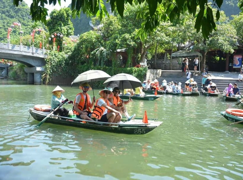 Ninh Binh Cycling Tour: Tam Coc Boat, Mua Cave & Rural Life - Lunch break: fuel up the local way