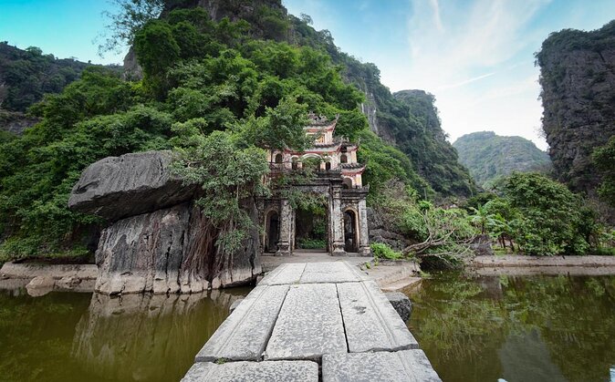 Ninh Binh Day Trip: Bai Dinh-Trang An-Mua Cave, Buffet, Boat, Bus - How a Ninh Binh day trip actually saves you time