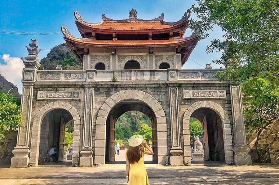Ninh Binh: Hoa lu, Bai Dinh, Trang an & Mua cave Small Group - Bai Dinh Pagoda: giant Buddha complex, stone statues, and big-bell energy