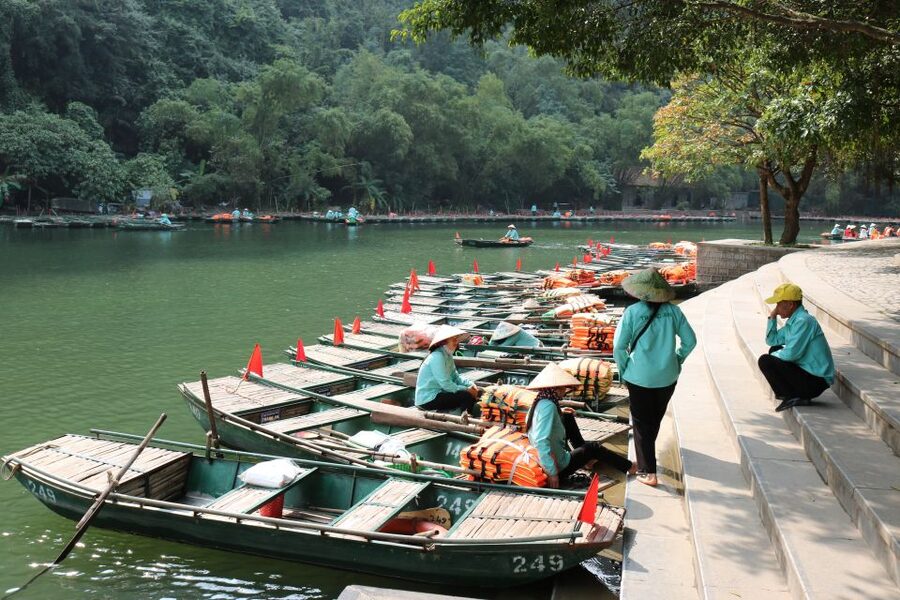 Ninh Binh: Hoa Lu, Trang An and Mua Caves Hiking Day Trip - Lunch in Ninh Binh: included, local, and easy to adjust