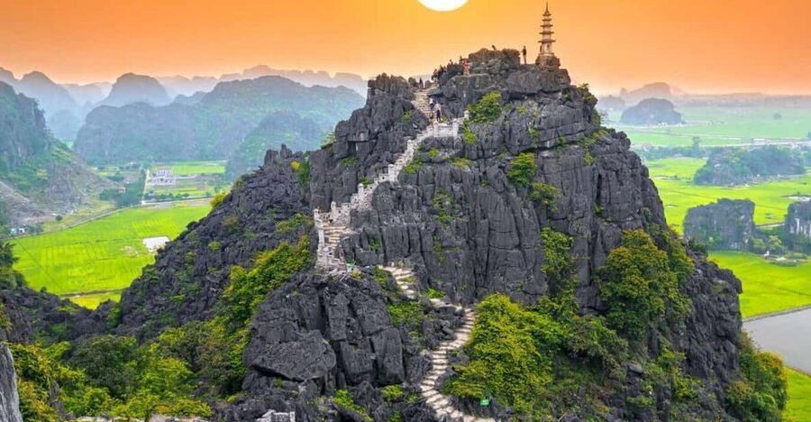 Ninh Binh Sunset Tour And Visit Hoa Lu Walking Town At Night - Hoa Lu Walking Street after dark in Ky Lan Lake Park