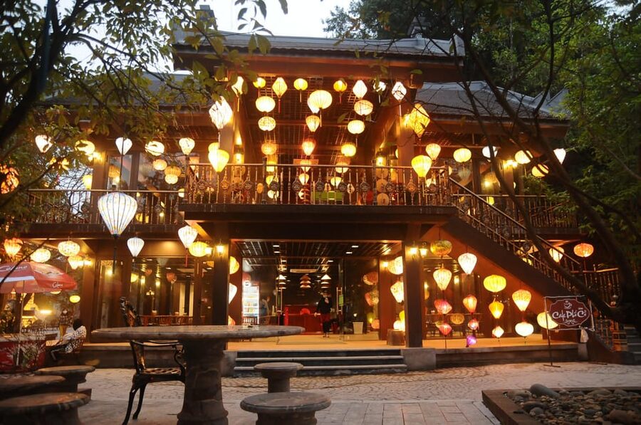 Ninh Binh Sunset Tour And Visit Hoa Lu Walking Town At Night - How the ride feels: drivers, safety, and the small-group advantage
