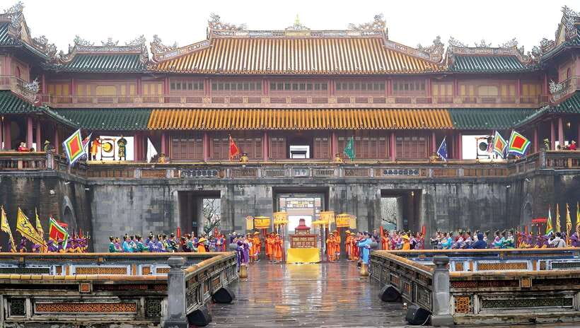 Official Hue: Dragon Boat, Imperial Citadel, & Market tour - A Dragon Boat Morning on the Perfume River in Hue
