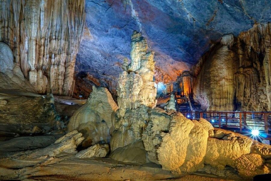 Paradise Cave & Dark Cave 1 Day Trip From Dong Hoi/Phong Nha - Lunch at Dark Cave: A Real Break in the Middle of the Day