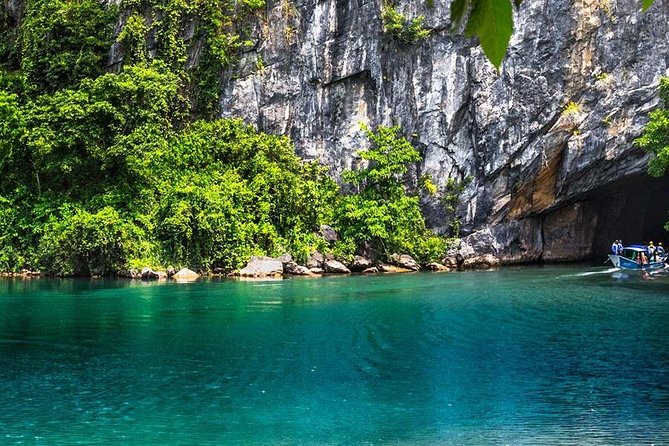 PHONG NHA CAVE -DARK CAVE 1 DAY TRIP FROM DONG HOI or PHONG NHA - The group size: why up to 15 people feels better in caves