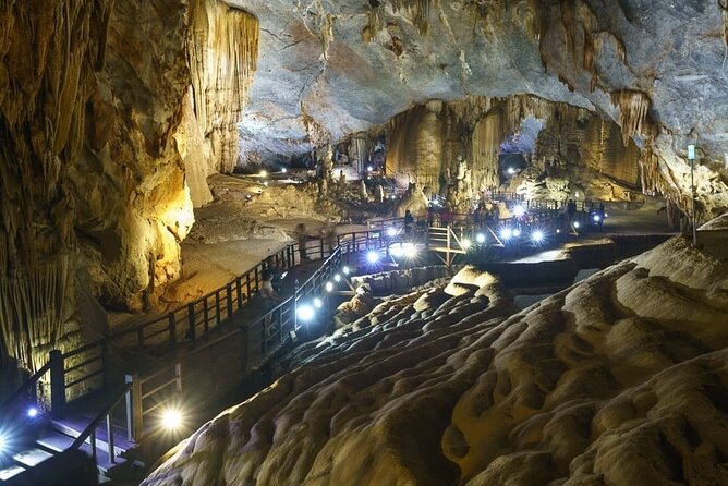 PHONG NHA CAVE- PARADISE CAVE FULL DAY FROM DONG HOI or PHONG NHA - Lunch in Phong Nha village at 12:30, then you switch to a water cave