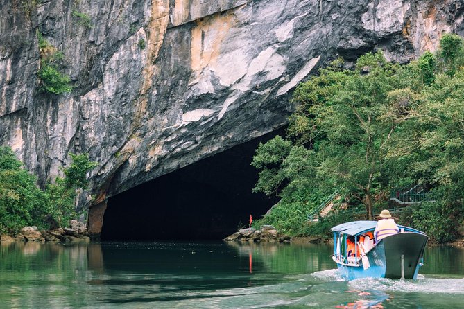 PHONG NHA CAVE- PARADISE CAVE FULL DAY FROM DONG HOI or PHONG NHA - From the gate to the mouth: the jungle golf cart and the climb