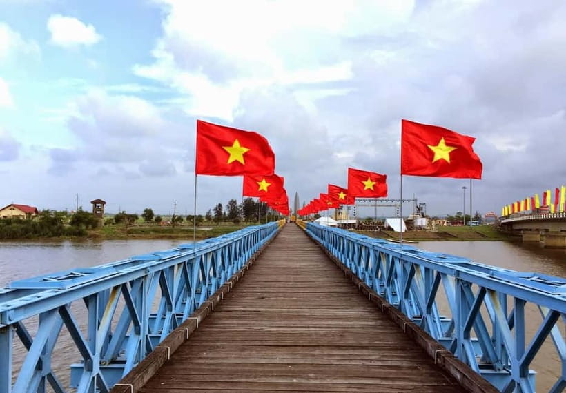 Phong Nha/Dong Hoi: DMZ Tour - Vinh Moc & Khe Sanh Base - Lunch in Quang Tri, fuel for a long day