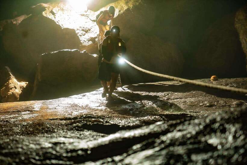 Phong Nha: Phong Nha Cave Expedition 4.5 km by Kayak - The Day’s Flow, From Hotel Pickup to Dry Chambers and Cham Writing