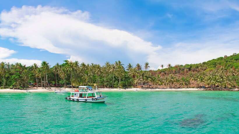 Phu Quoc: 3 Island Tour by Boat with Guide - Stop One: Buom Island Coral Reef Snorkeling