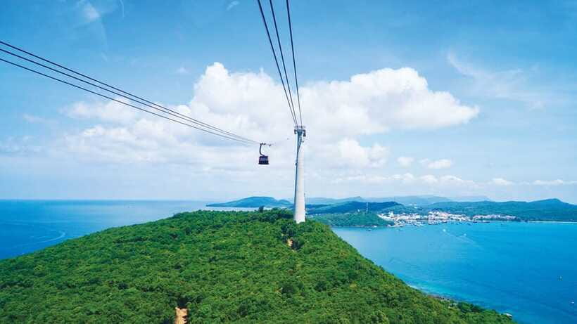 Phu Quoc: Cable Car Ride and 3 Islands Boat Tour with Lunch - May Rut Trong Island: the beach break that balances the adrenaline