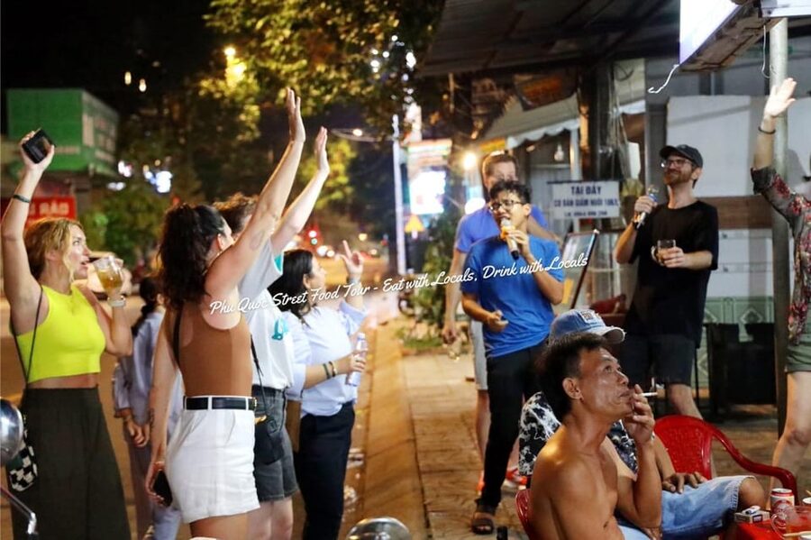 Phu Quoc: Street Food Tour - The Phu Quoc night market: shopping, snacks, and atmosphere
