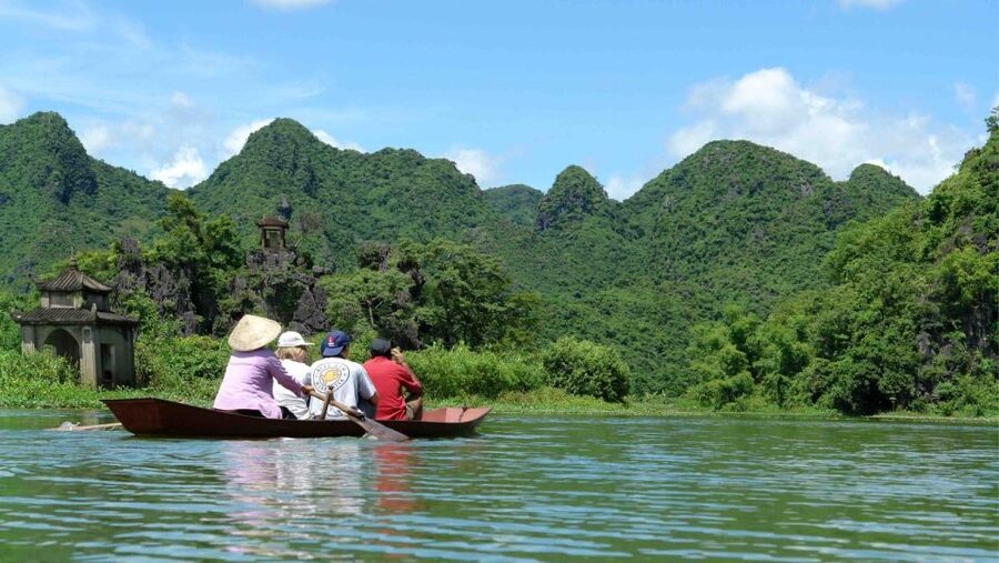 Private Car/Bus Renting Hanoi - Ninh Binh - Halong - Sapa... - Who this 1-day tour is best for