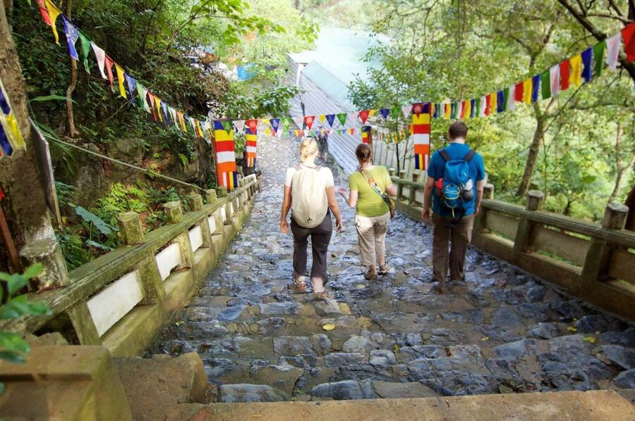 Private Car/Bus Renting Hanoi - Ninh Binh - Halong - Sapa... - Lunch in Ninh Binh, local food without the restaurant roulette
