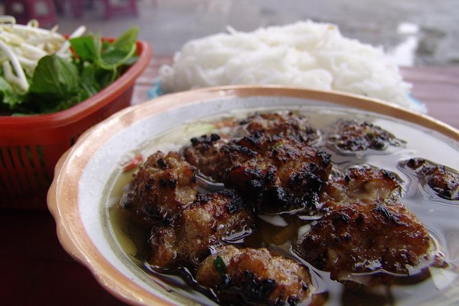 Private Hanoi Street Food Walking Tour With Real Foodie - The 10-Dish Old Quarter Loop, From Noodles to Sweet Bites