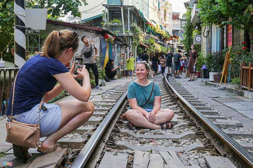 Private Hanoi Walking Tour with visit Train Street - Dong Xuan Market: wholesale energy, souvenir logic, and local rhythm