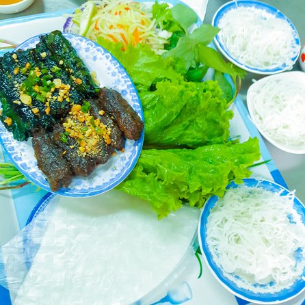Private Street Food Evening Walking Tour in Ho Chi Minh City - Stop 1 in the first district you actually want to eat in