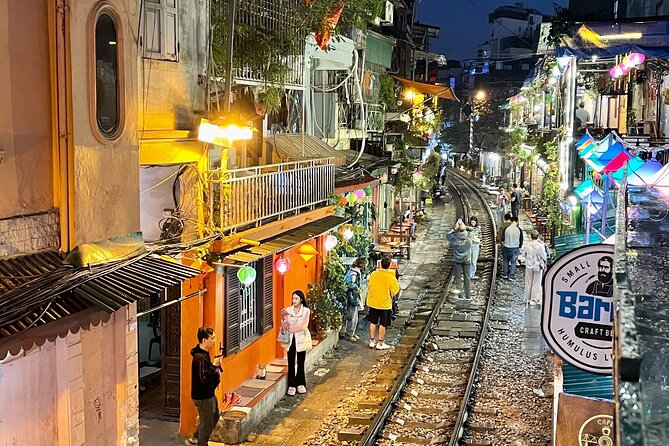 Private Unstoppable Gourmet Gastronomic Tour - Old Quarter walking food: narrow lanes and real eating habits
