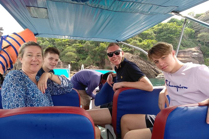 REAL snorkel &island hopping by SPEEDBOAT-EXPLORE CUISINES(MAX12) - Coconut Island and fish feeding: why beginners love this part