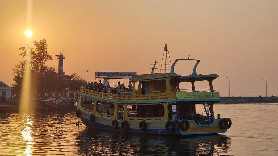 RedRiverTours - Enjoying Sunset & Night Squid Fishing - 5:00 pm Pickup and a Sunset Ride Out Toward the Dark Water