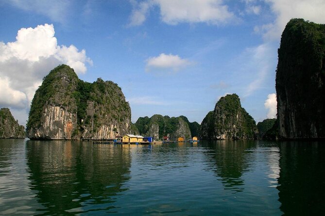 Rock Climbing Tour at Moody Beach - The Moody Beach cliff experience, 22 meters above Lan Ha Bay