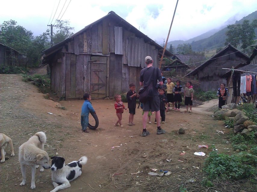 Sa Pa: 6-Hours Muong Hoa Valley Trek with Local Ethnic guide - Dzay tribe encounters: costume differences make customs easier to spot