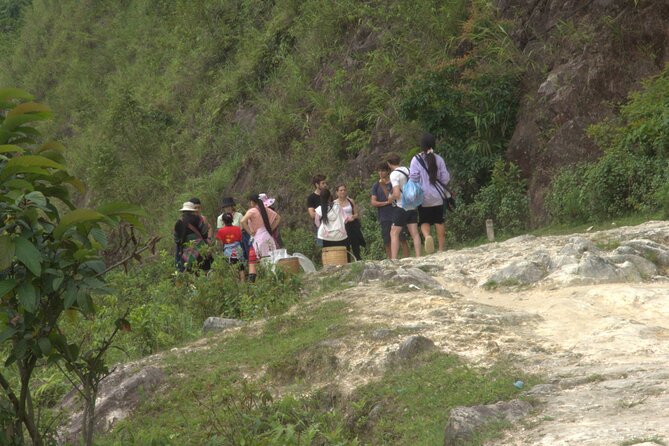Sa Pa Full Day Trekking Tour - Stop 3, Ta Van Village Lunch: Fuel Up and Catch Your Breath