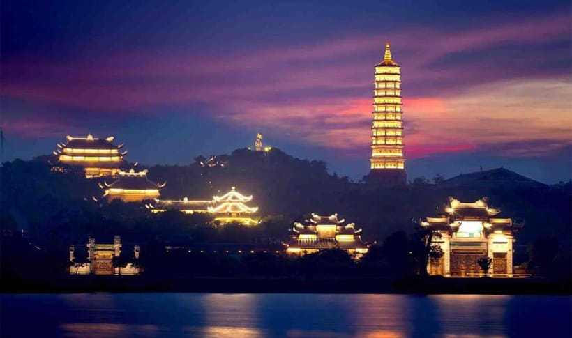 Sacred Nights at Bai Dinh Pagoda: A Spiritual Escape - Tam Quan Gate to the Arhat Corridor: first impressions matter