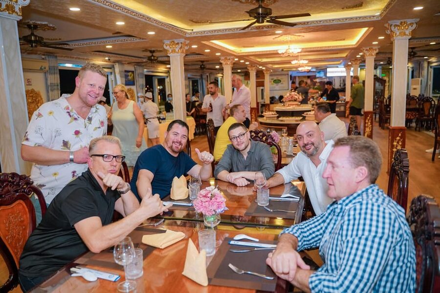 Saigon Dinner On Cruise Tour - Live Music and Traditional Dance, and How Loud It Can Get