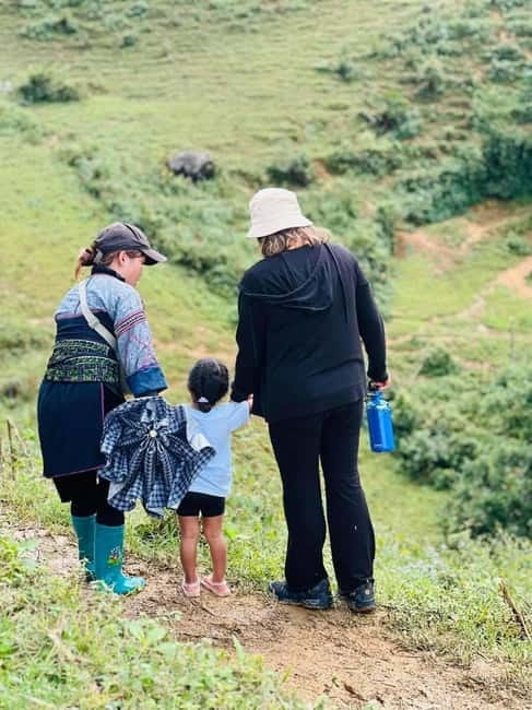 SAPA: 1-DAY TREKKING TOUR WITH LOCALS, LUNCH & RICE FIELDS - Y Linh Ho rice terraces and Black Hmong textile traditions