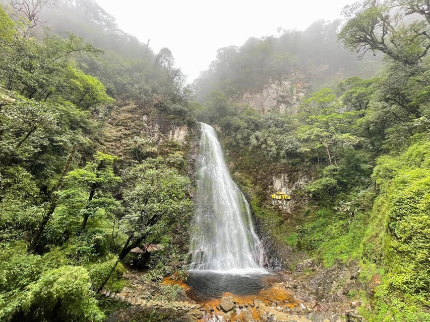 Sapa: Motorbike Tour 1 Day Visit Waterfalls & Local Villages - Visiting a Black Hmong family: clothes, daily life, and questions