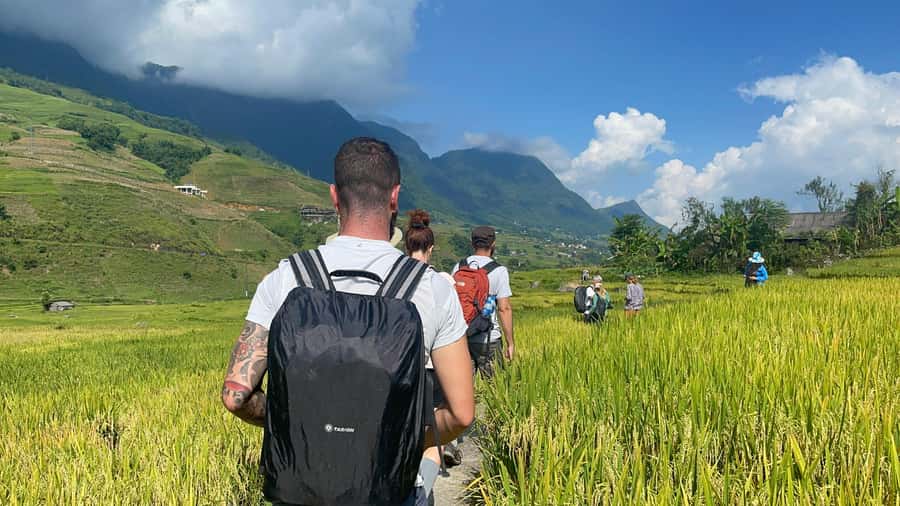 Sapa: Private The Most Beautiful Terraced Fields Trekking - Ta Van: Photo Stops and Giay Culture Differences