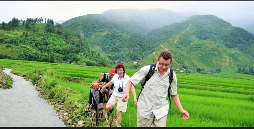 Sapa: Ta Phin Village Trek & Red Dao Herbal Bath - From Nhà Thờ Đá Sapa to Suoi Ho: the day starts with real footpath time