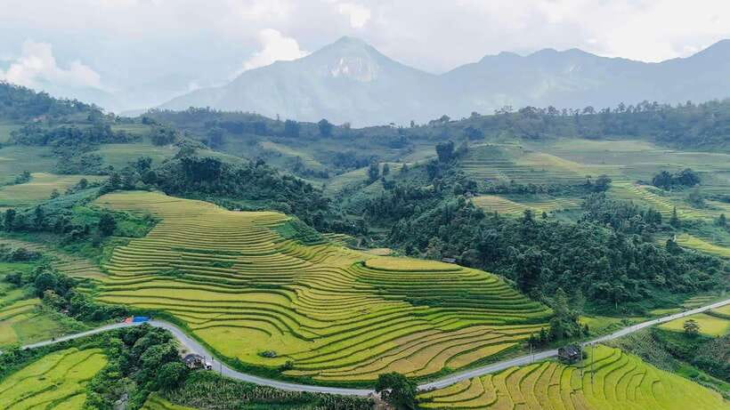 Sapa: Ta Phin Village Trek with Lunch and Bathing Experience - Through the Rice Paddies to Ma Tra Village Lunch