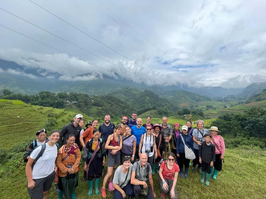 Sapa: Trekking Sapa One Day With Group Tour - Y Linh Ho Village: first contact with Black Hmong daily life