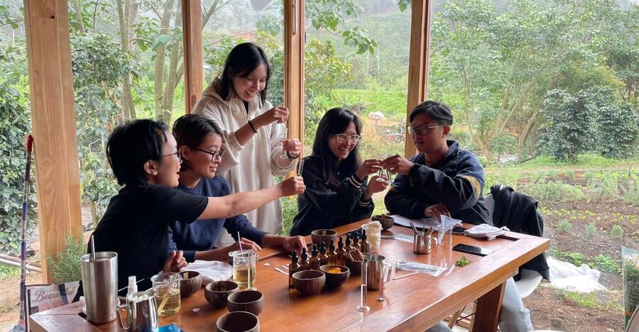 Scented candle workshop at Twin Beans Farm - Da Lat suburb - Candle making steps and decorating, with a real hands-on outcome