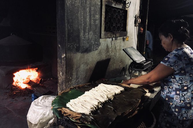 Sunrise Motorbike Experience Hidden Gems of Hoi An - Stop 1: The Local Noodle Stall Inside Hoi An Ancient Town